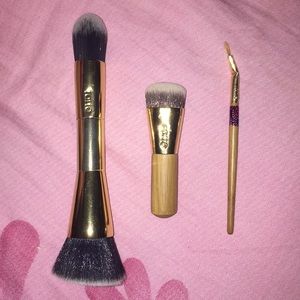 Lot of 3 Tarte Brushes! ❤️